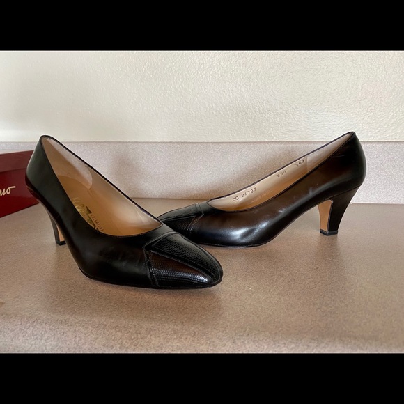 Vintage SALVATORE FERRAGAMO Heels - Picture 3 of 4